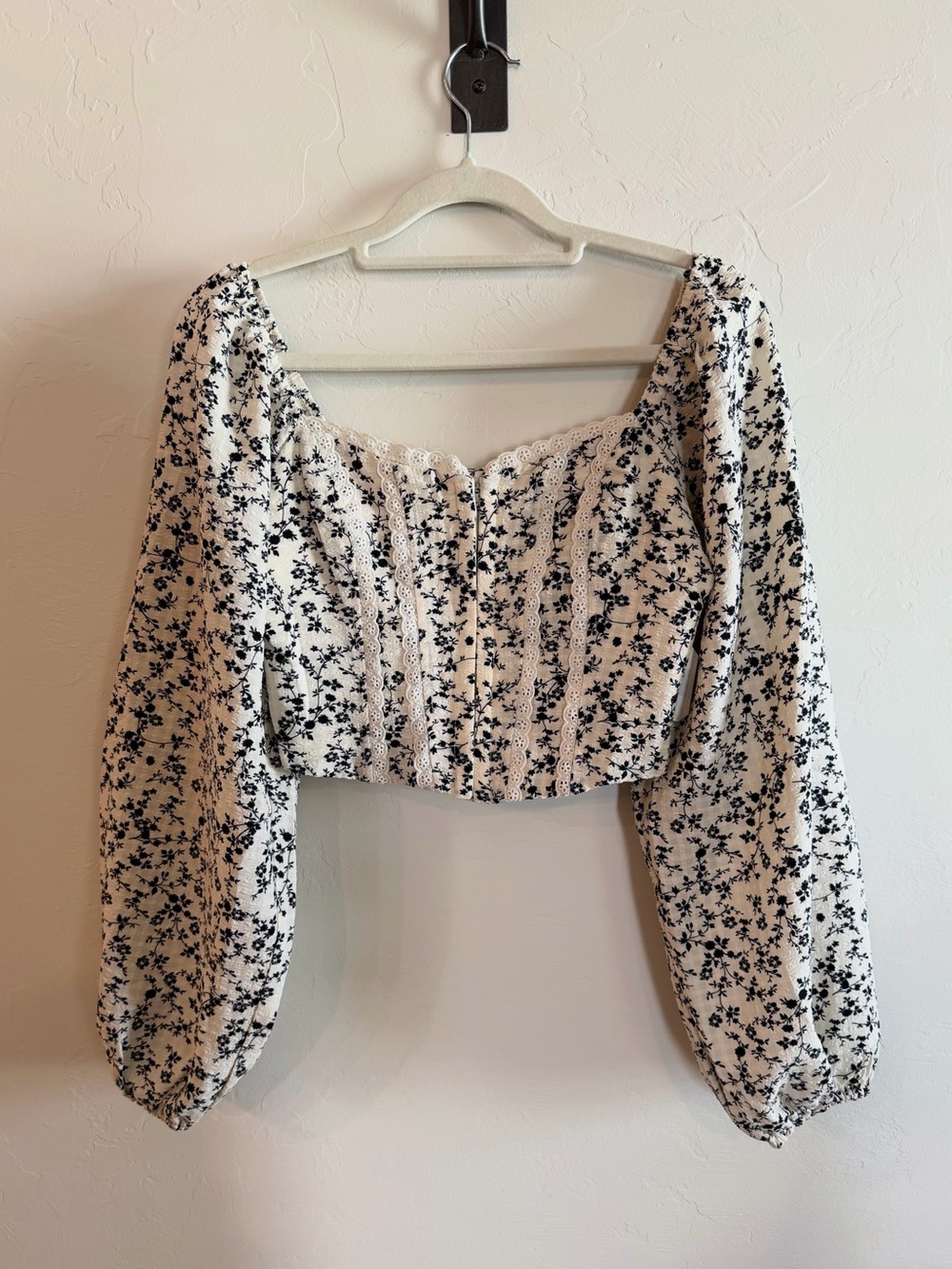 Altar’d State Cropped Floral Blouse